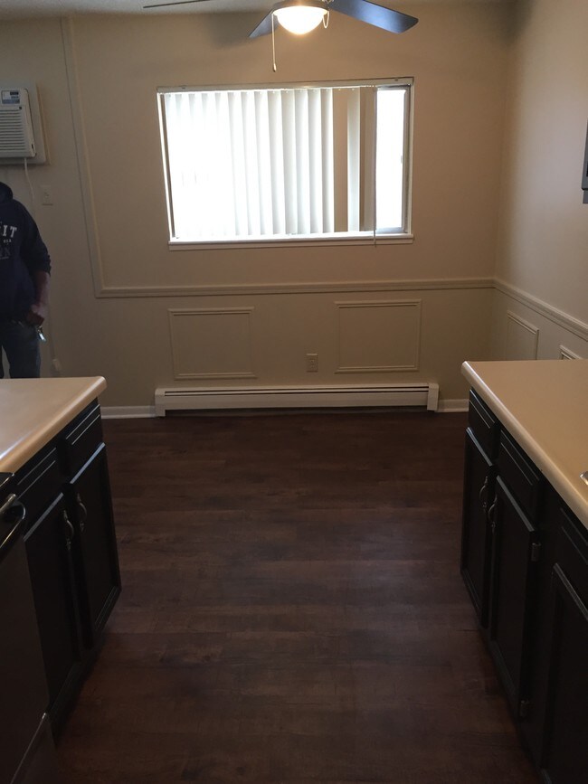 Photo - Riverwalk Apartments