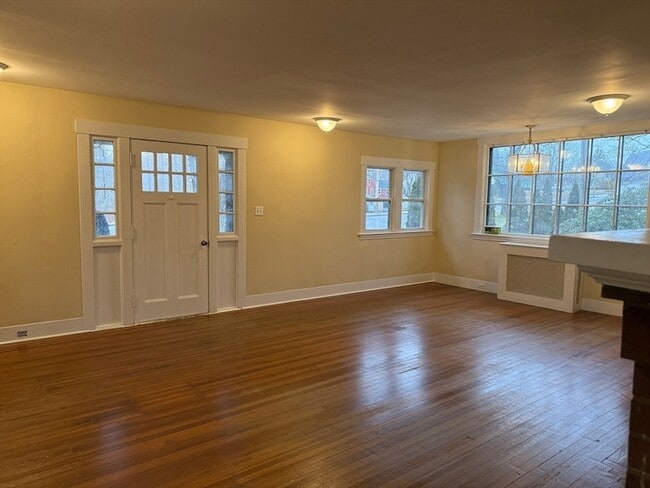 Photo - 37 Maple Ave Unit R