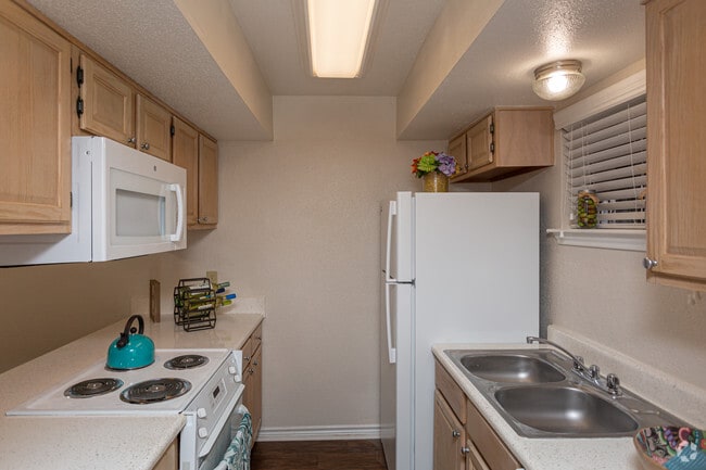 2 BR, 2 BA - 1050 SF
