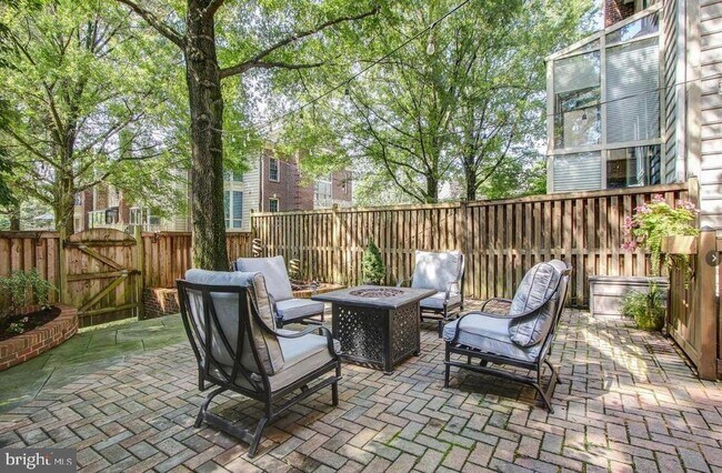 Photo - 9936 Foxborough Cir