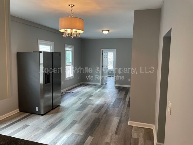 Building Photo - 689 Winchester Ave Unit 2