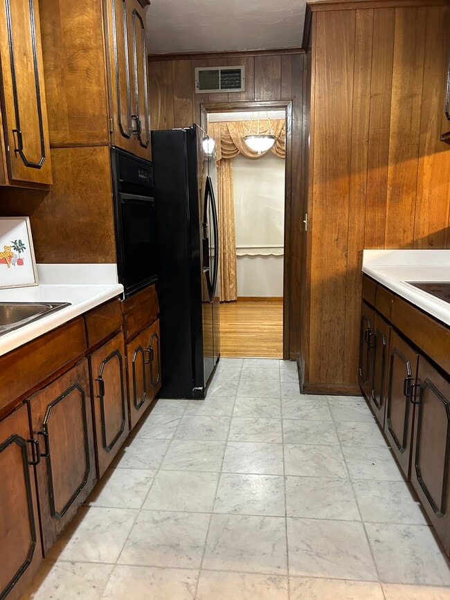 Photo - 2416 Rozelle St