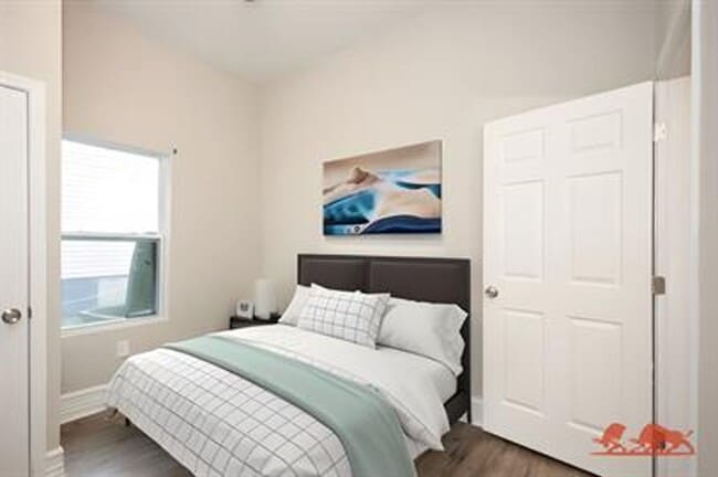 Photo - 211 W Cherry St