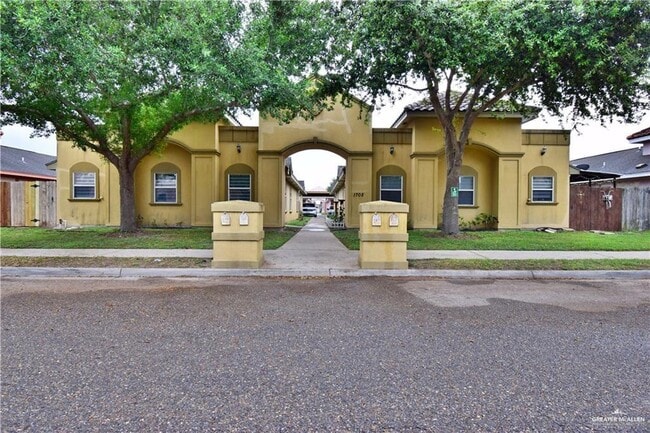 Building Photo - 14 Douglas Unit 1