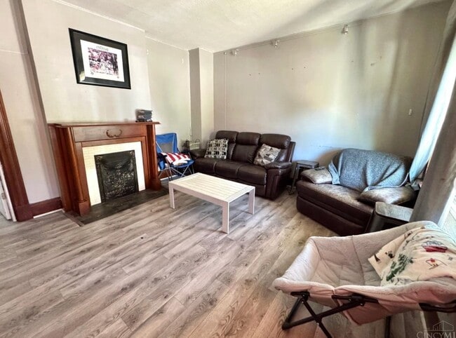 Photo - 461 Warner St