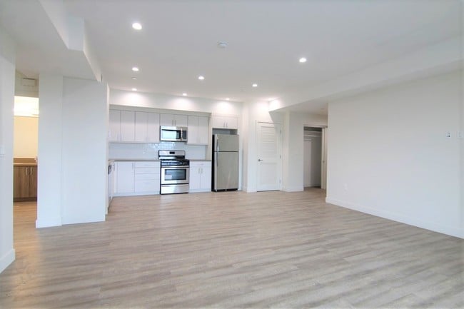 Photo - 744 Hartford Ave