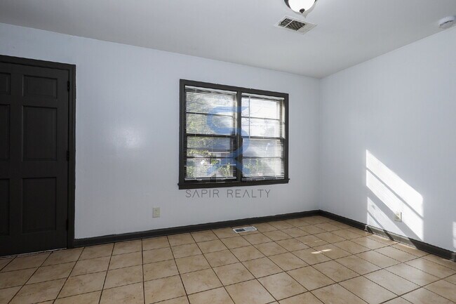 Photo - 1678 Bagpipe Pl