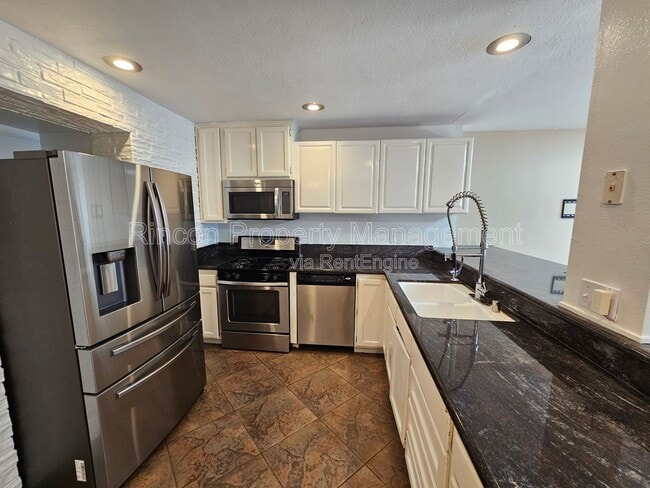 Building Photo - 2632 Captains Ave