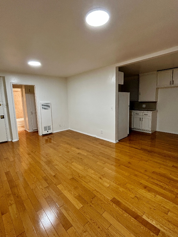 Photo - 1737 N Sycamore Ave Unidad 211