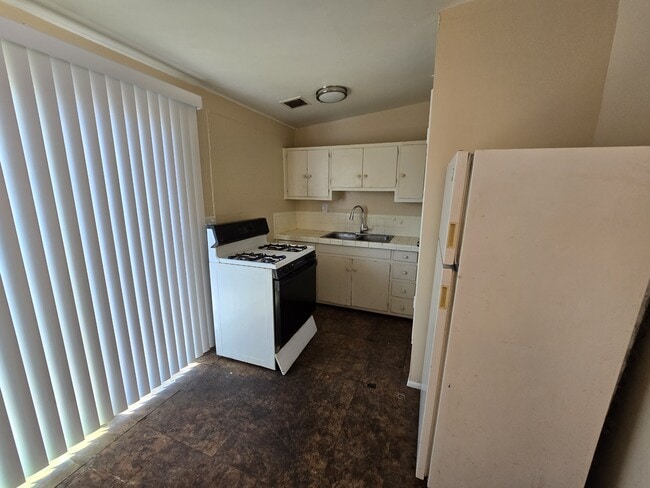 Photo - 3423 E Flower St Unidad 3