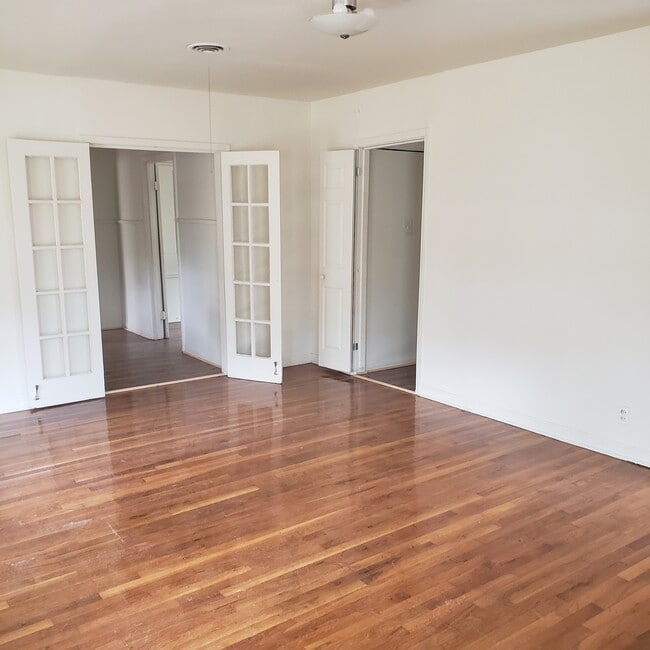 409 W 4th St