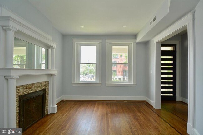 Photo - 1724 2nd St NW
