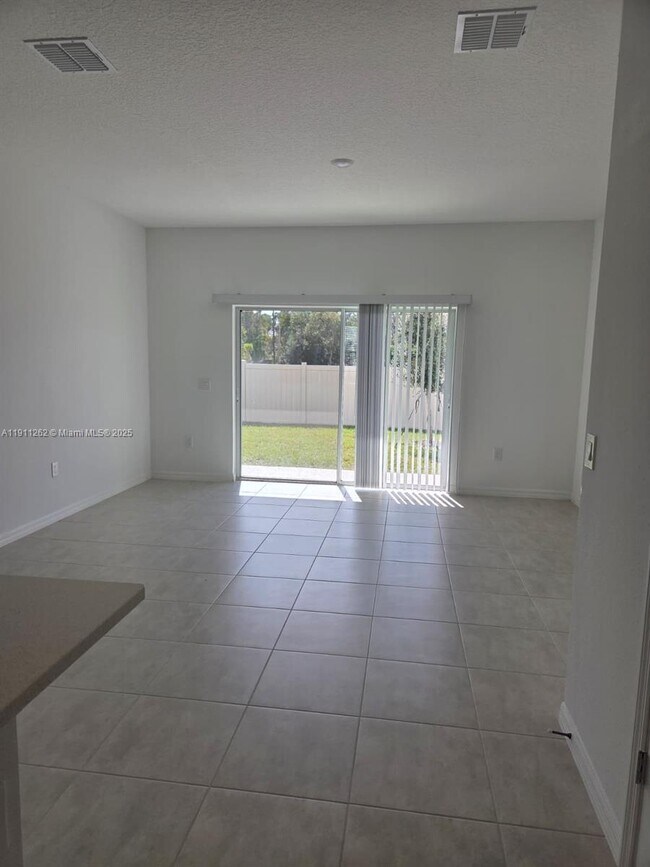 Photo - 3013 Skyline Lp