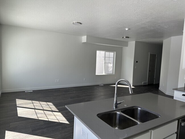 Photo - 1670 Prevedel Dr