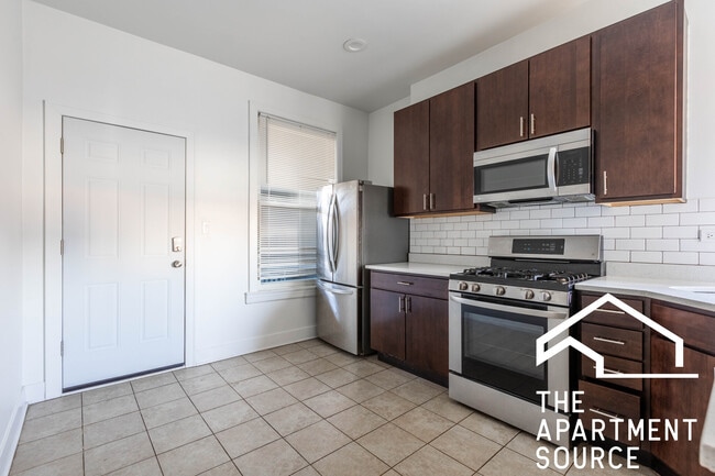 Building Photo - 4736 W Armitage Ave Unit 1