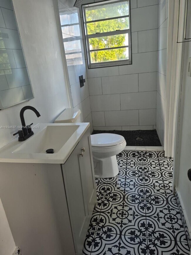 Photo - 66 W 13th St Unidad 4