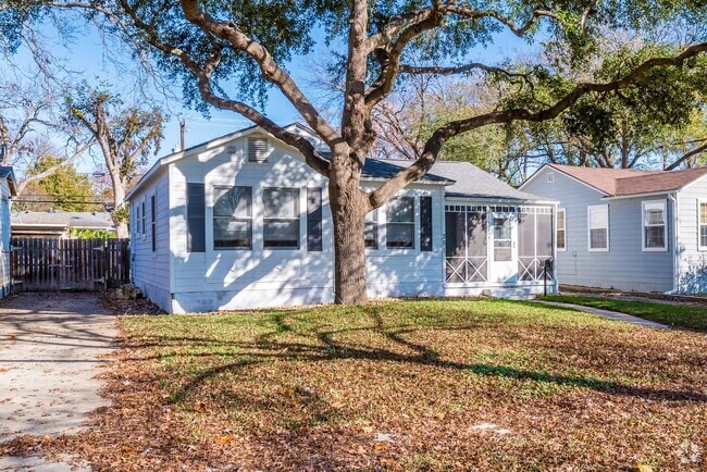 Building Photo - RENOVATED 2-BEDROOM IN ALAMO HEIGHTS Rental