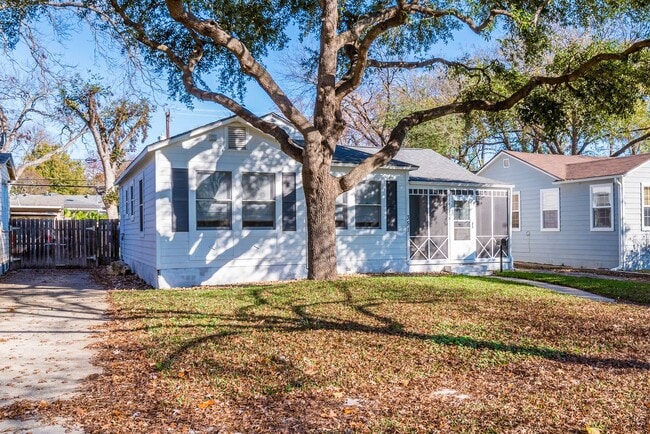 RENOVATED 2-BEDROOM IN ALAMO HEIGHTS - RENOVATED 2-BEDROOM IN ALAMO HEIGHTS Casa