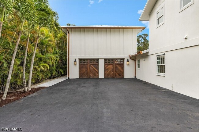 Photo - 6155 Standing Oaks Ln