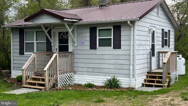 Photo - 17528 Ward Ave