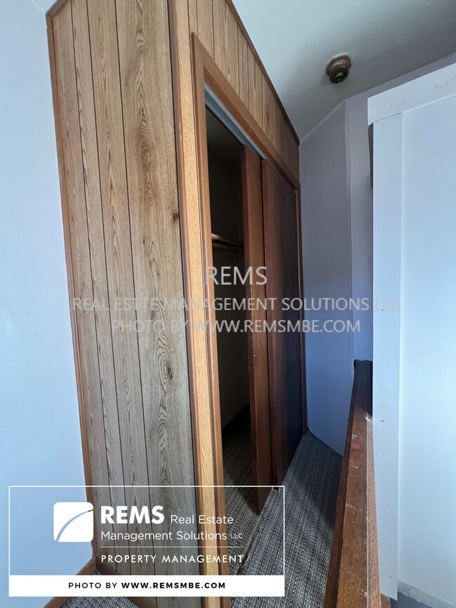 Photo - 420 N Pine St Unidad 2-Back