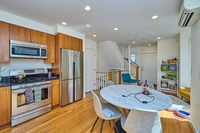 Photo - 17 Clary St