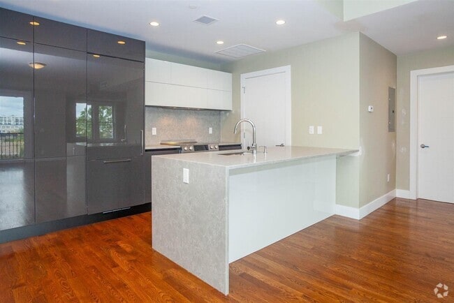 Building Photo - 906 E 2nd St Unit 202 Rental
