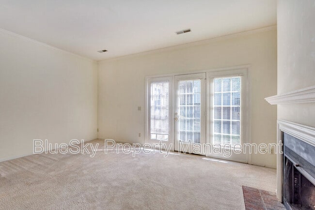 Photo - 1012 Huntwood Ln