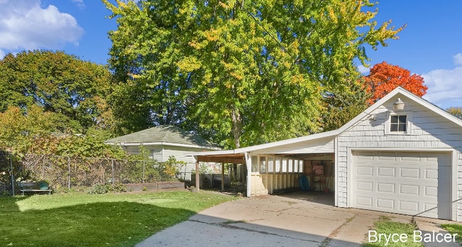 Photo - 1350 Davis Ave NW Unit # 1