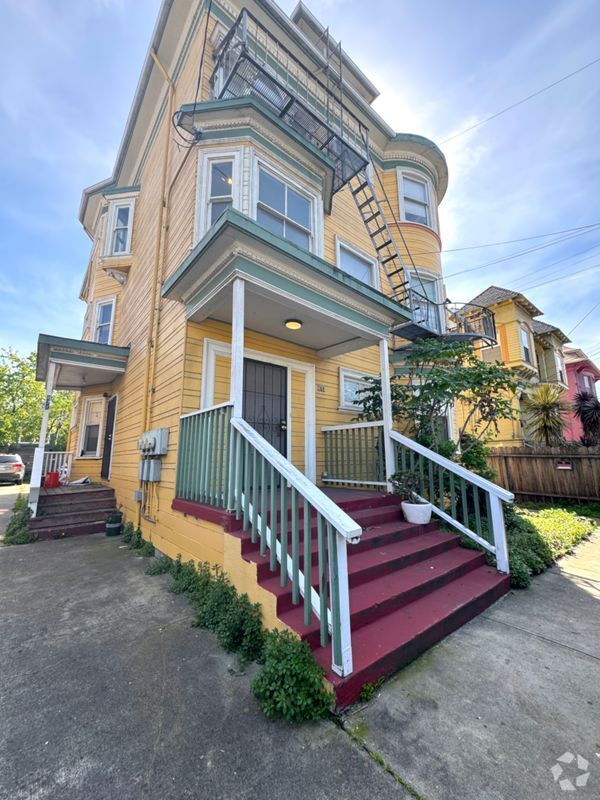 Building Photo - 871 27th St Rental