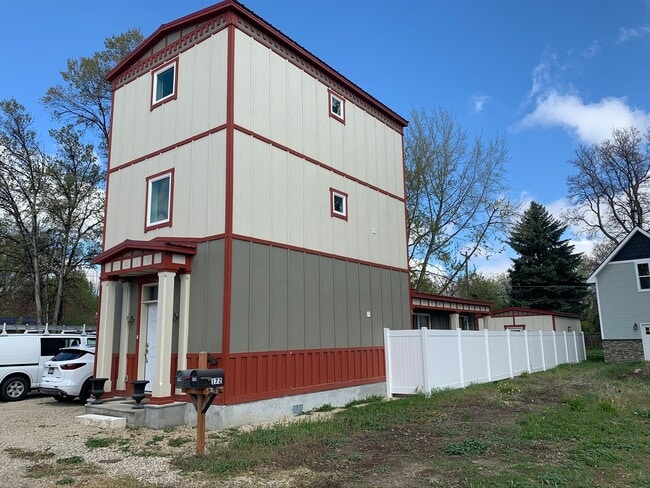 Photo - The Eagle Tower