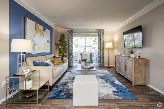 2BR, 1BA - 1,100SF