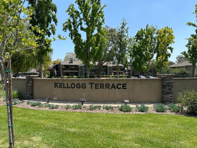 Photo - Beautiful 3 Bed 2 Bath Condo in Yorba Linda with Greenbelt Views Unidad 219