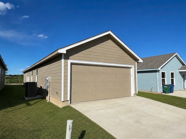 Photo - Like-New | 3 bed/2 bath | 1-story | No Carpet | Wonderful Amenities |On Golf Course in Mission De...