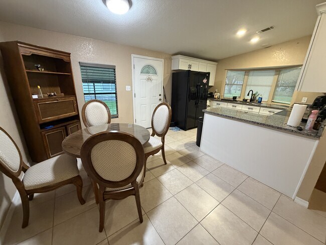 2737 Cranmoor Dr