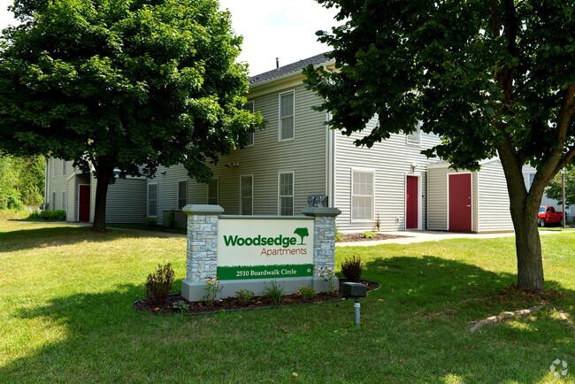 Building Photo - Woodsedge Rental