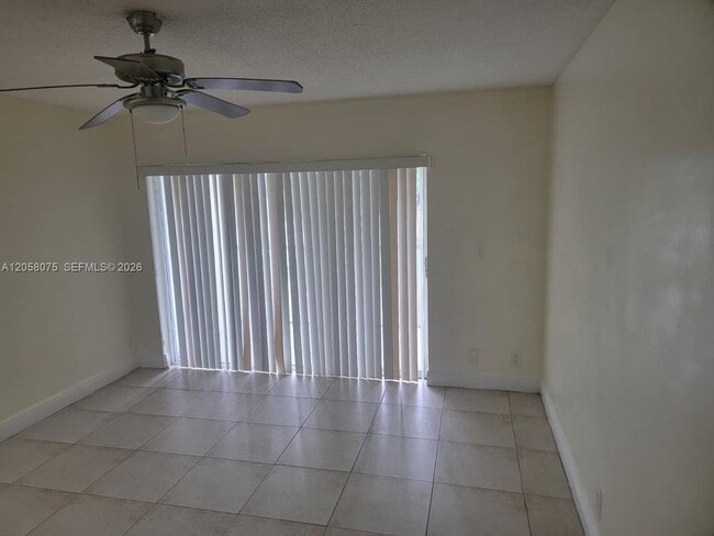 Photo - 5612 Rock Island Rd Unidad 156