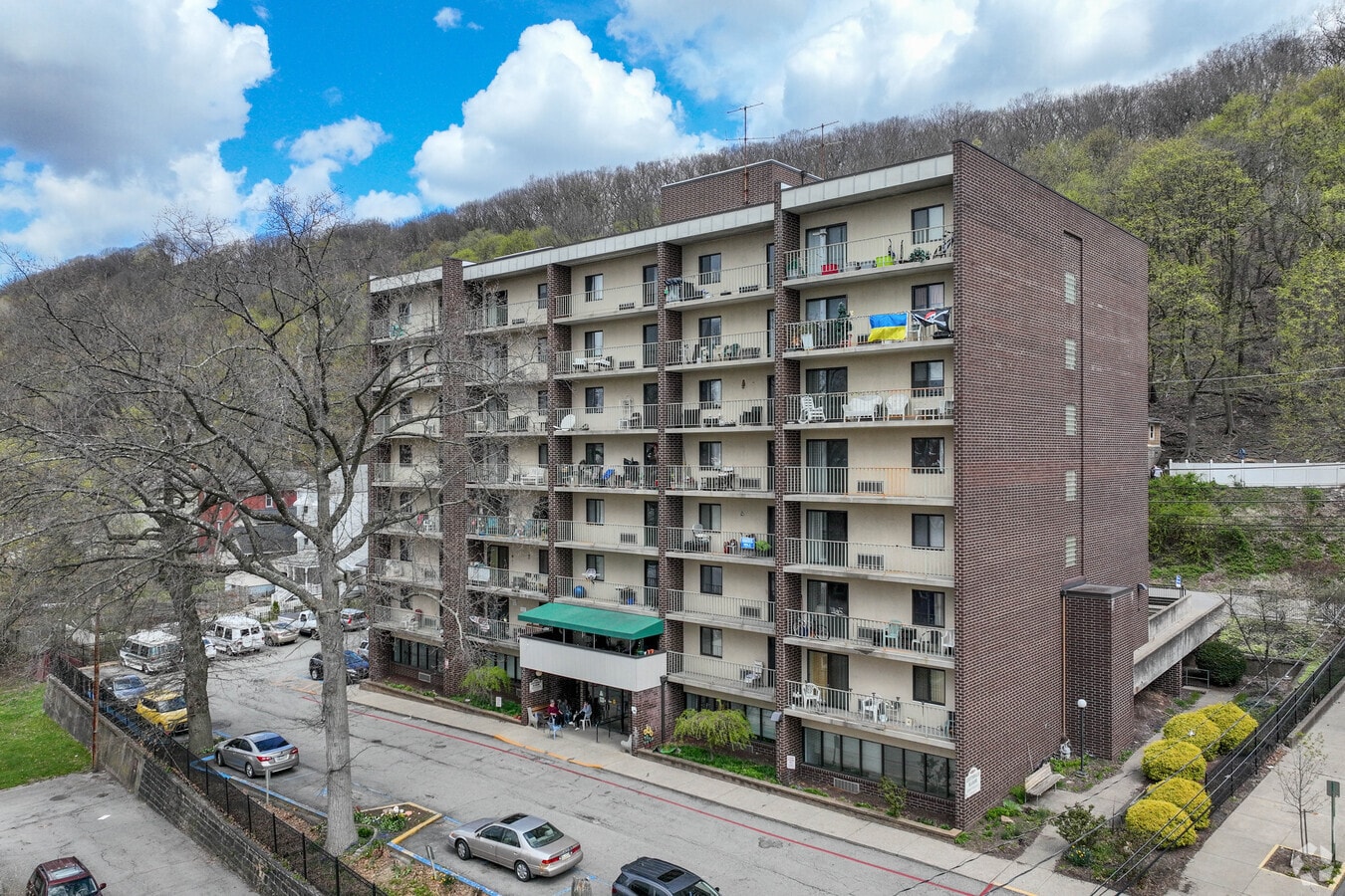 Leetsdale Manor - Leetsdale Manor Apartments