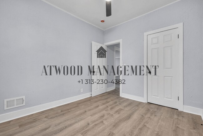 8693 Woodlawn Ave