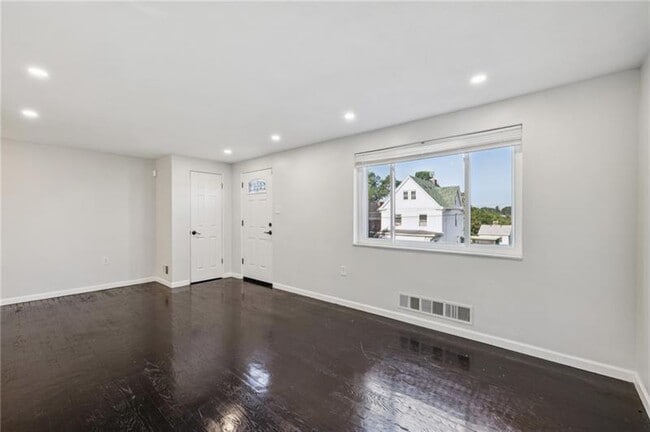 Photo - 1611 Alverado Ave