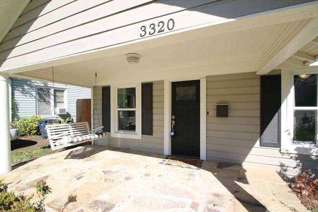 Photo - (("Wake Up in a Home YOU Love")) 2/2 STUNNING House Close to Exciting Downtown Fort Worth! An ABS...