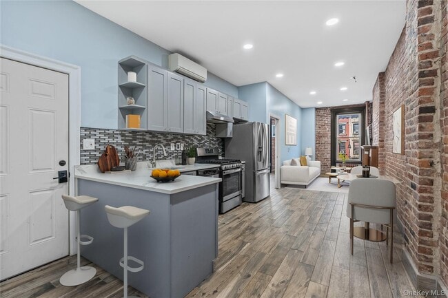 220 E 116th St Unit 3rd Floor