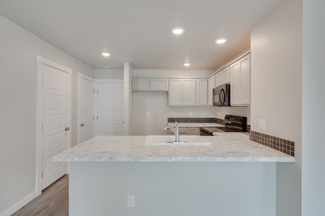 Photo - Beautiful, Modern 2 Bedroom Cottage Availa...