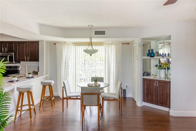 Photo - 17230 NW 64th Ave Unidad #
