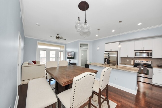 Building Photo - 300 St Joseph Pkwy Unit 308