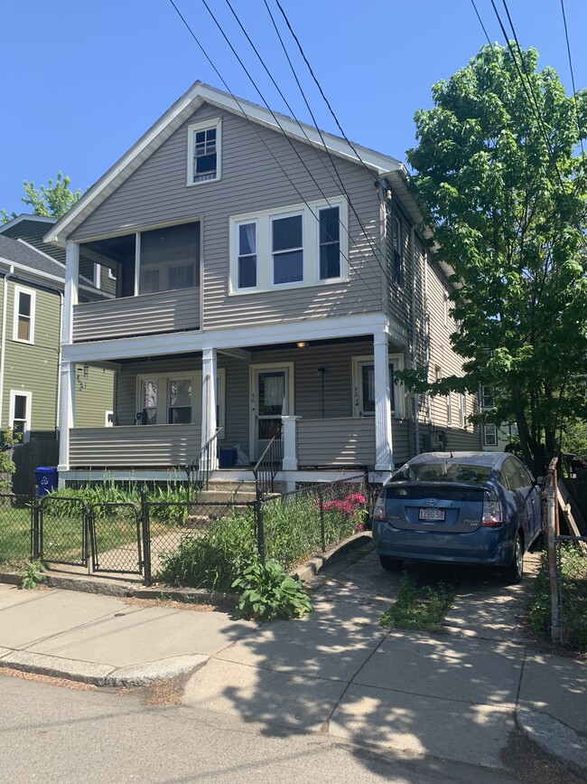 Front of house showing parking - 48 Raymond St Apartments Unit 48 Raymond