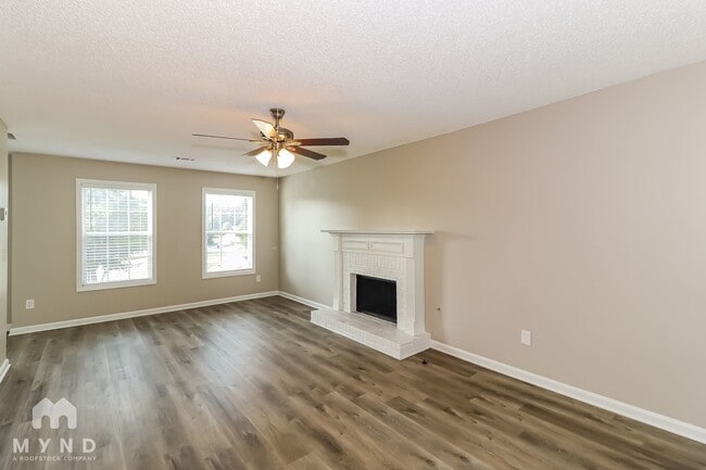 Photo - 203 Peachtree Glen Dr