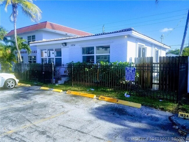 Photo - 1826-1834-1834 Johnson St