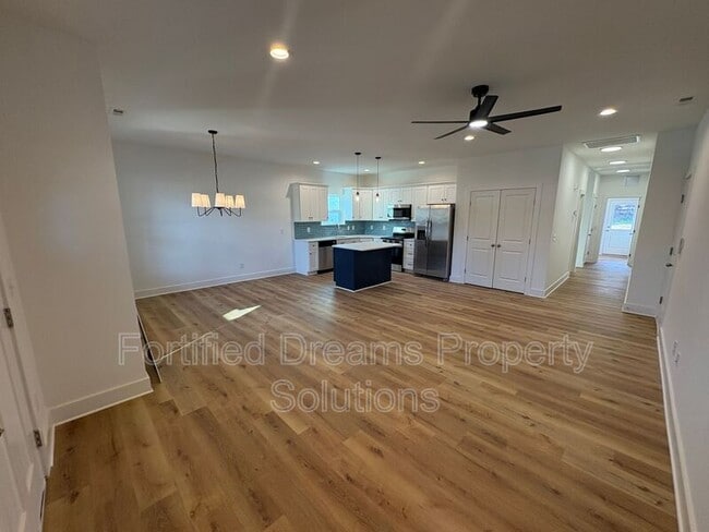 Photo - 3145 Chapel St