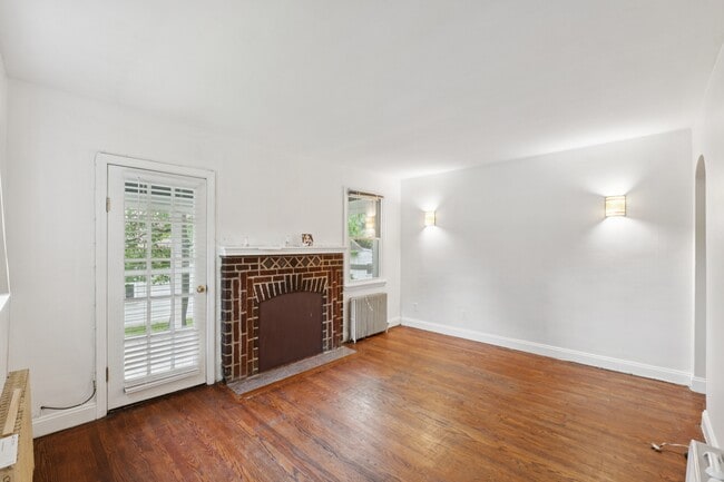 Photo - 4811 Calvert Rd